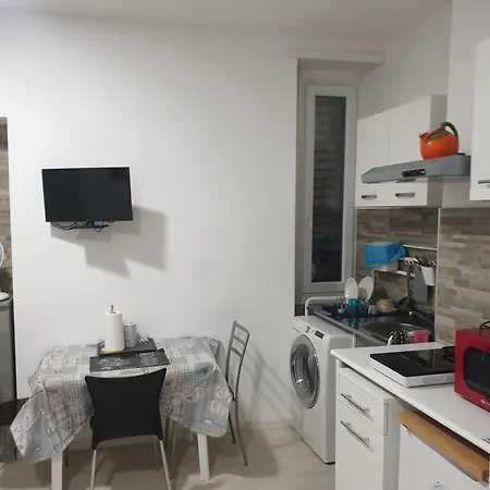 21 Apartment *